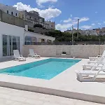 Nunzia Ostuni